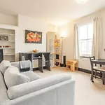 Bright & Airy Central Flat - Pass The Keys