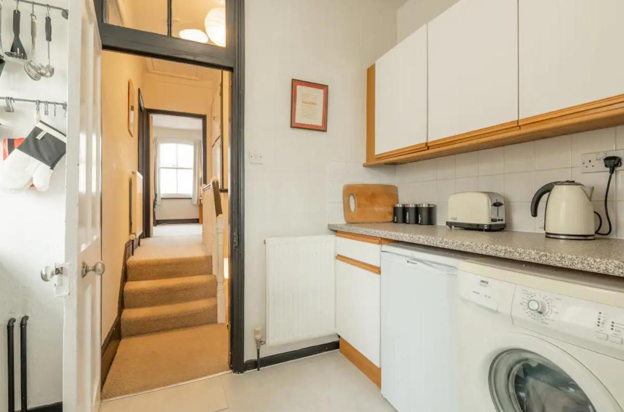 Apartment Bright & Airy Flat - Pass The Keys *