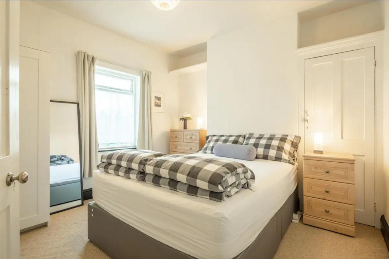 Bright & Airy Flat - Pass The Keys *